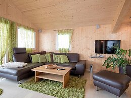 Lush Chalet With hot tub