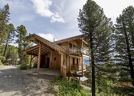 Lush Chalet With hot tub