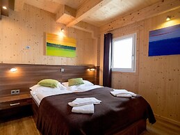 Lush Chalet With hot tub