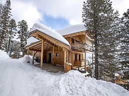 Lush Chalet With hot tub
