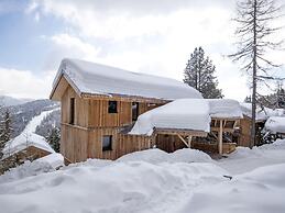 Lush Chalet With hot tub