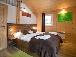 Lush Chalet With hot tub