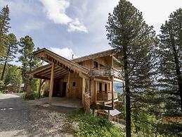 Lush Chalet With hot tub