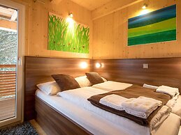 Lush Chalet With hot tub