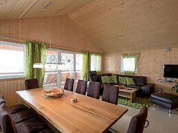 Lush Chalet With hot tub