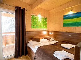 Lush Chalet With hot tub