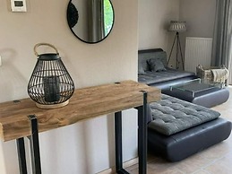 Spacious Stay Near the Sea