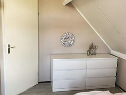 Spacious Stay Near the Sea