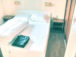 Waterside Bungalow With Terrace