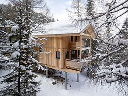 Lavish Chalet With Finnish Sauna