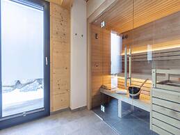 Superior Chalet With hot tub