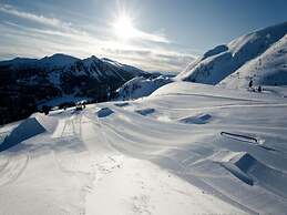 Superior Chalet With hot tub