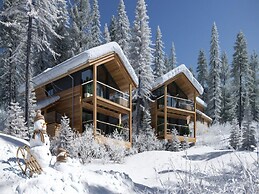 Superior Chalet With hot tub
