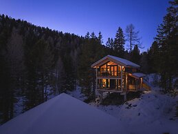 Superior Chalet With hot tub