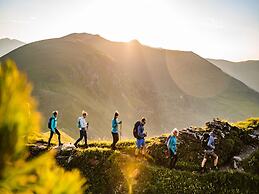 Superior Chalet With hot tub