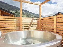 Superior Chalet With hot tub