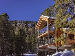 Superior Chalet With hot tub