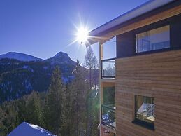 Superior Chalet With hot tub