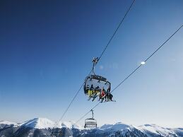 Superior Chalet With hot tub