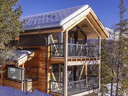 Superior Chalet With hot tub