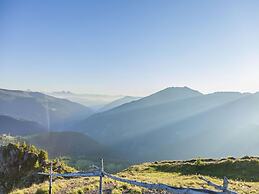 Superior Chalet With hot tub