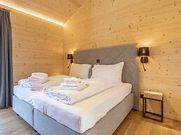 Superior Chalet With hot tub