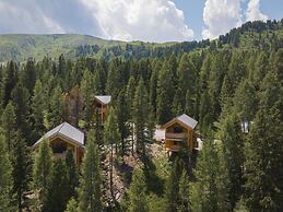 Superior Chalet With hot tub