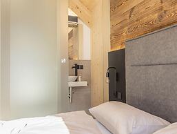 Superior Chalet With hot tub