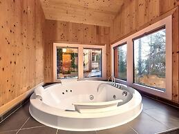 Lush Chalet With Indoor hot tub