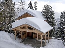 Lush Chalet With Indoor hot tub