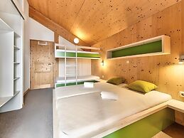 Lush Chalet With Indoor hot tub