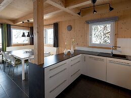 Lush Chalet With Indoor hot tub