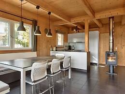 Lush Chalet With Indoor hot tub