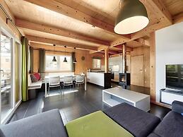 Lush Chalet With Indoor hot tub