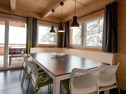 Lush Chalet With Indoor hot tub