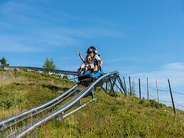 Lush Chalet With Indoor hot tub
