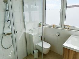 Amazing Bungalow With Garden