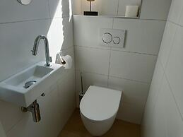 Amazing Bungalow With Garden