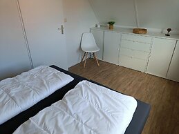 Amazing Bungalow With Garden