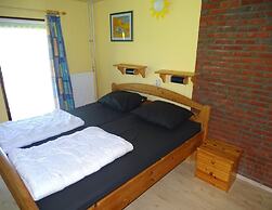 Pleasant Holiday Home With Fenced Garden