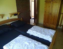 Pleasant Holiday Home With Fenced Garden