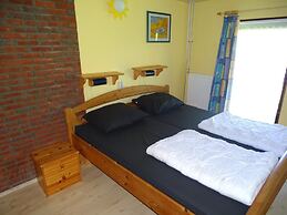 Pleasant Holiday Home With Fenced Garden