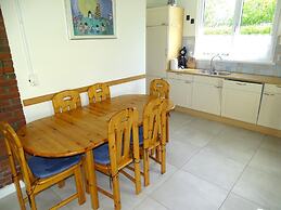Pleasant Holiday Home With Fenced Garden