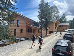 Welcoming Chalet With hot tub