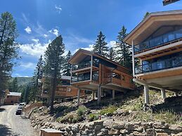 Welcoming Chalet With hot tub