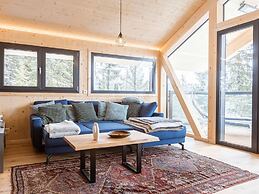 Welcoming Chalet With hot tub