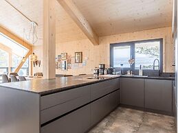 Welcoming Chalet With hot tub