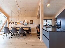 Welcoming Chalet With hot tub