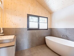 Welcoming Chalet With hot tub