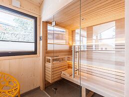 Welcoming Chalet With hot tub